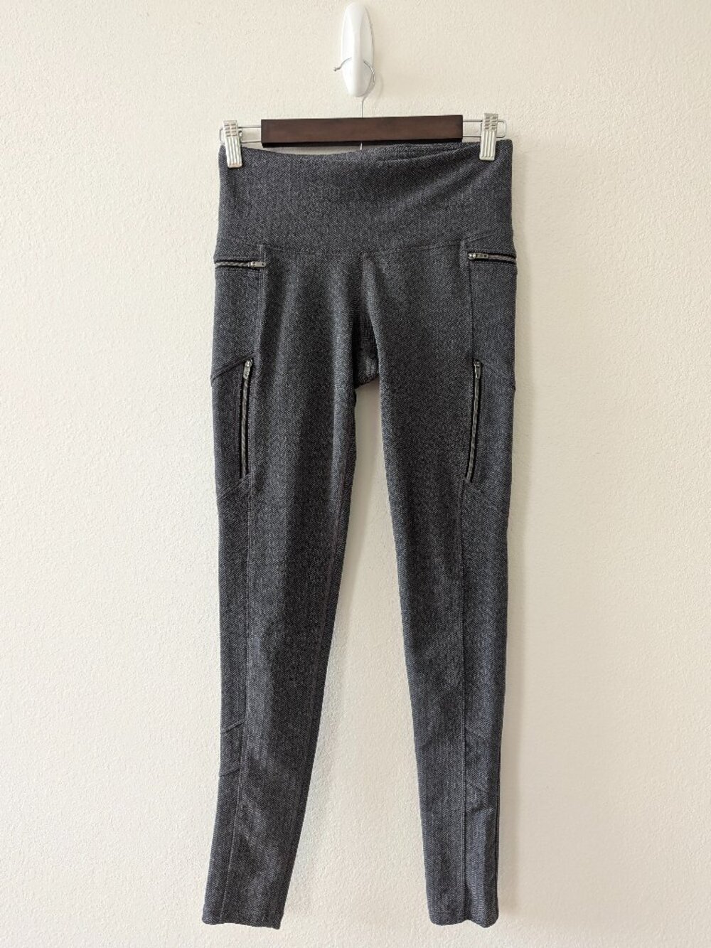 Athleta Gray Herringbone Zip Pocket Leggings S